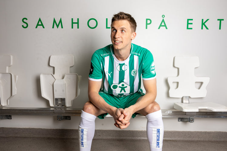 Forhåndsbestill: Kamerater-drakt 2026