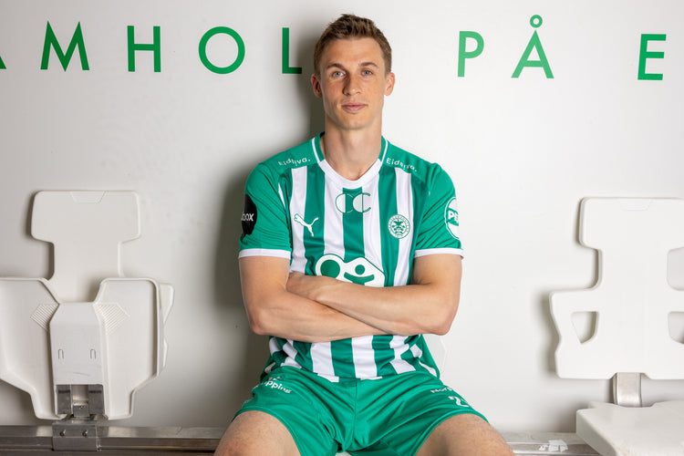 Forhåndsbestill: Kamerater-drakt 2026